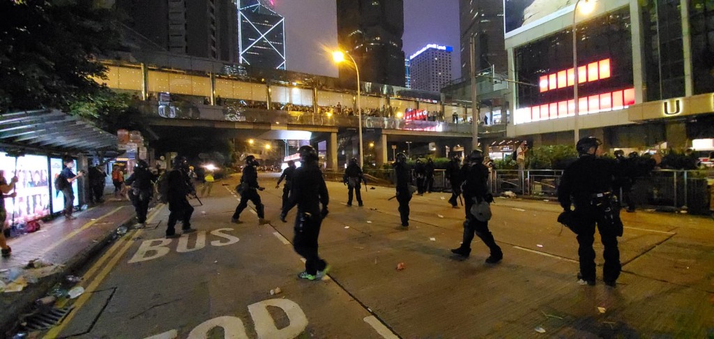 警方晚上金鐘道清場