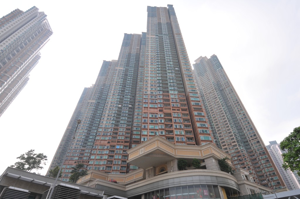 將軍澳城中駅三房1000萬沽。