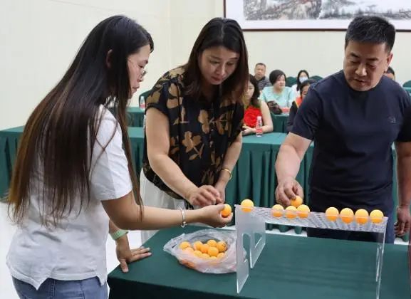 有指該村福利是因早前年將土地建商舖而獲穩定收入。海報新聞 有指該村福利是因早前年將土地建商舖而獲穩定收入。海報新聞