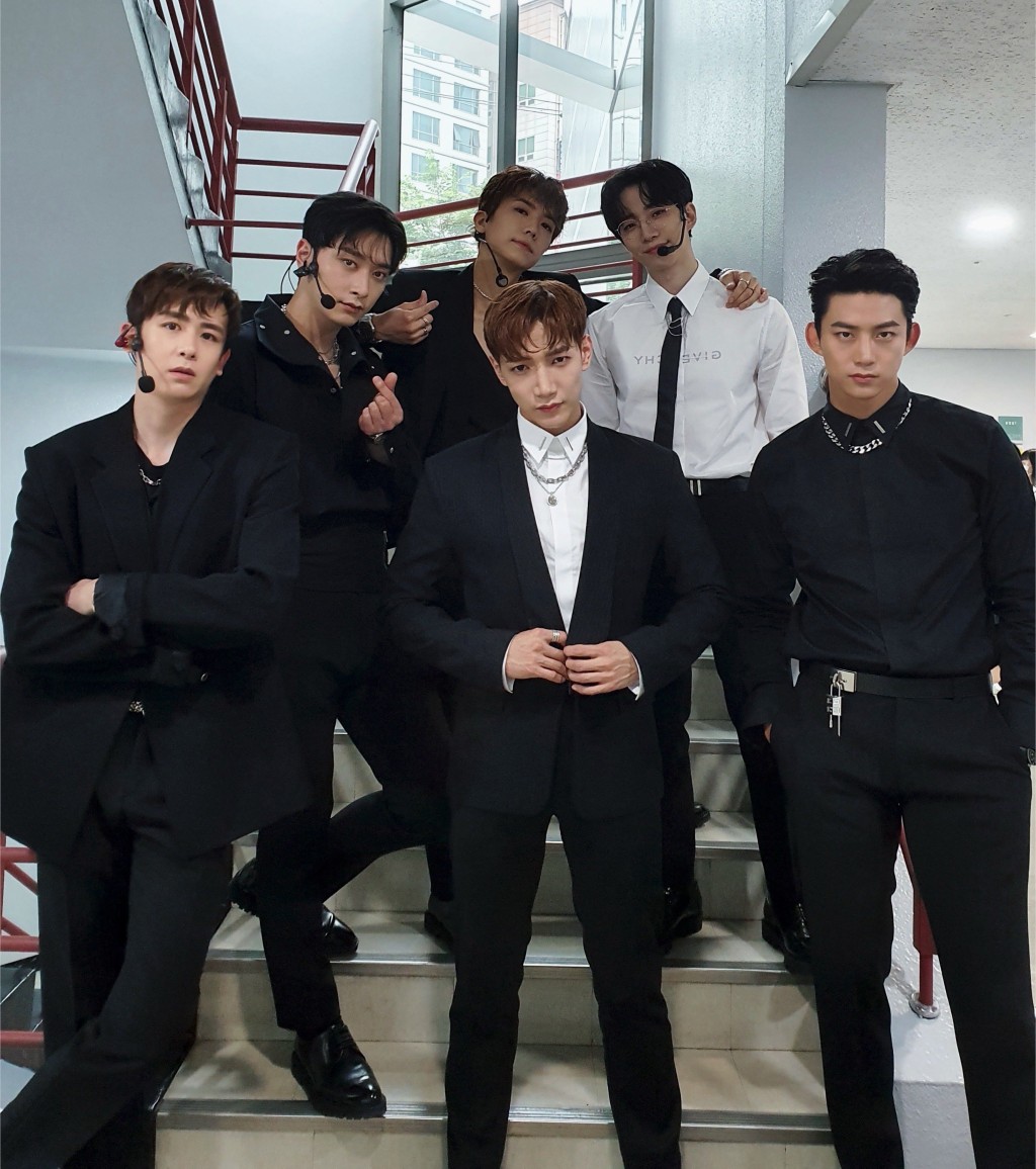 2PM兄弟情滿滿。