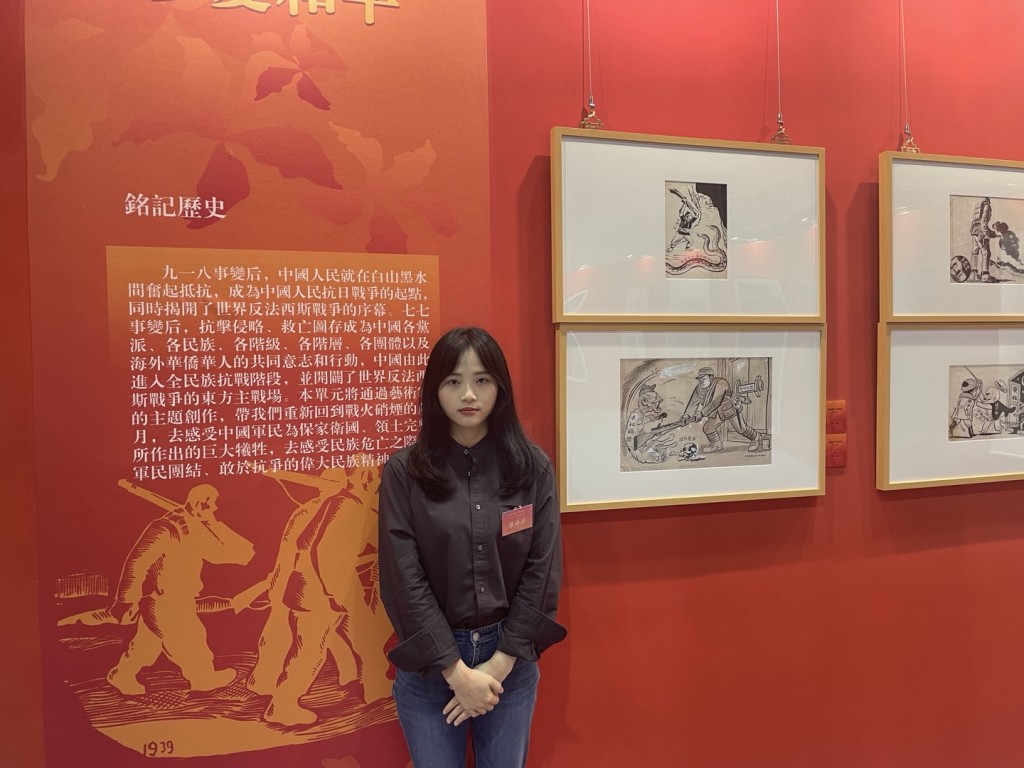 協辦單位蔡小姐希望廣大市民銘記這一重要歷史時刻。任朗僖攝 協辦單位蔡小姐希望廣大市民銘記這一重要歷史時刻。任朗僖攝
