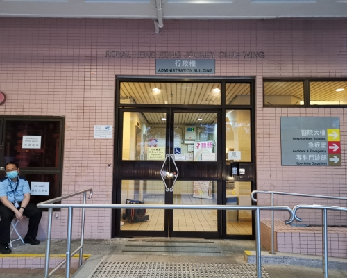 有人在社交平台提供律敦治醫院行政樓密碼。