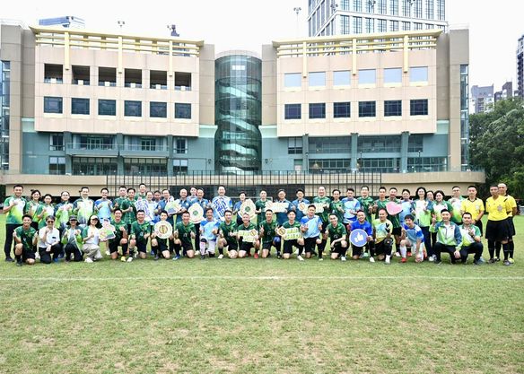香港海关足球队与律政司足球队进行友谊赛。海关fb