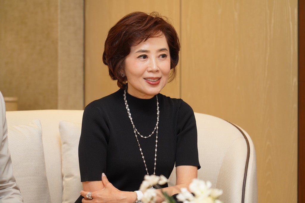 集團主席楊諾思表示，隨着深圳戶籍居民一簽多行個人遊計劃恢復後，人流持續回升，加上港府推行旅遊業藍圖，有信心整體零售市場將重拾增長動力。