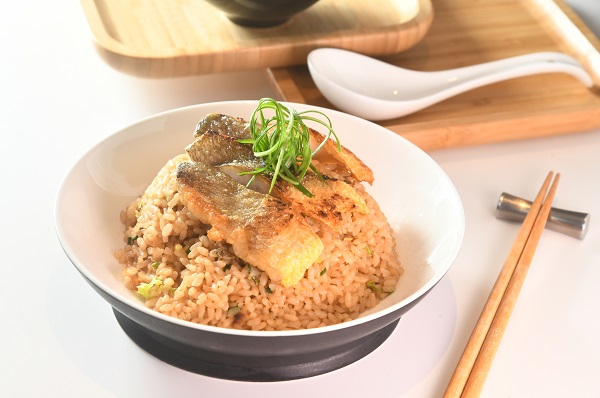黃花魚燜飯 $138
濃鮮清甜的魚湯慢慢把珍珠米飯燜煮至煙韌有嚼勁，加上煎香了的黃花魚肉，美味香口。