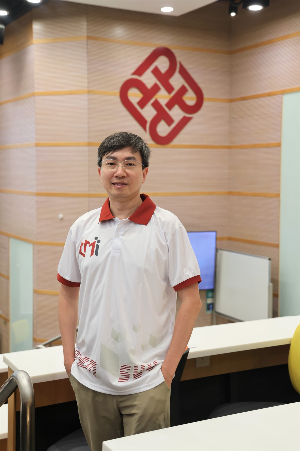 理大建設管理及智能學系副系主任及副教授紀宏霖教授表示,課程透過以真實工程項目為案例,協助學生掌握智慧建造及AI技術的實際應用,並提升解難能力。 理大建設管理及智能學系副系主任及副教授紀宏霖教授表示,課程透過以真實工程項目為案例,協助學生掌握智慧建造及AI技術的實際應用,並提升解難能力。