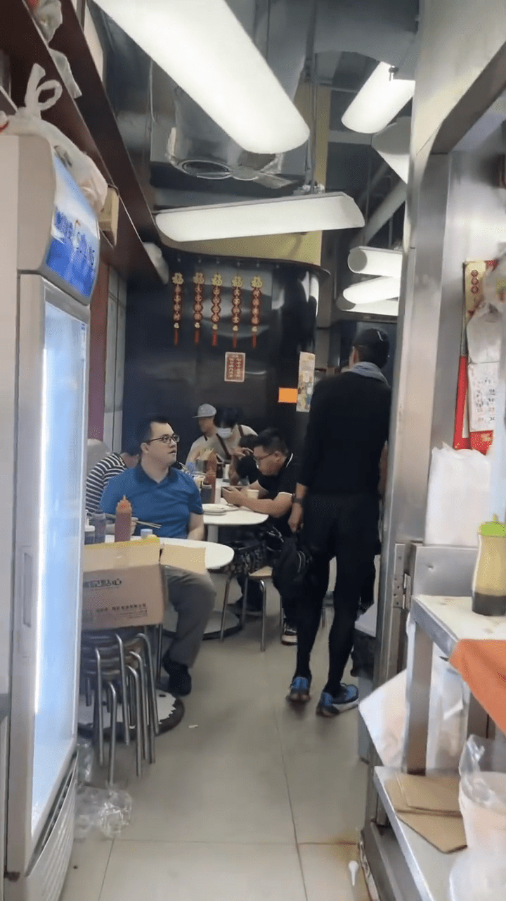 入門口時已有食客打招呼。