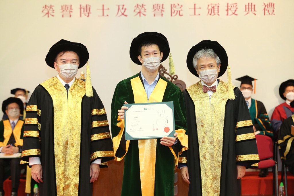 (左起)教大校董會主席黃友嘉、蘇樺偉及校長張仁良。 教大提供