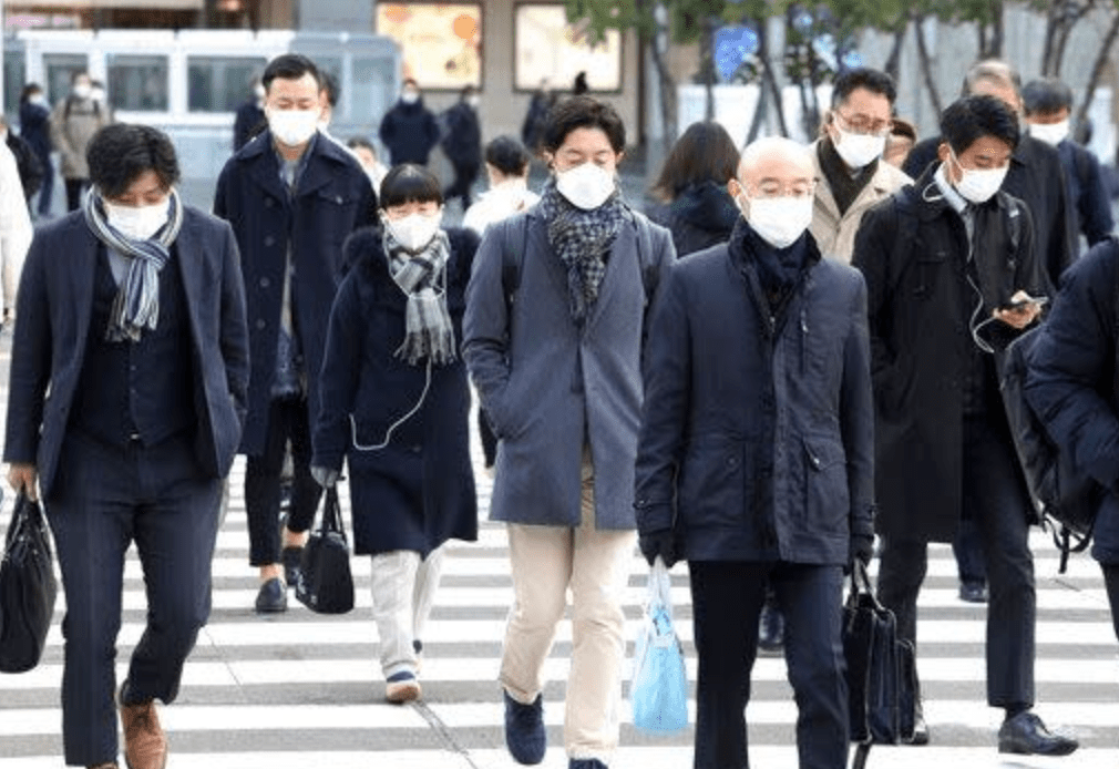 日本当地网路上近日有很多成年人留言表示，自己也感染了「A型链球菌咽喉炎」，而且症状比感冒来得更严重。
