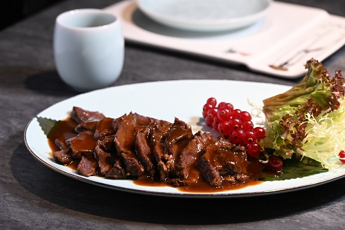 自家製醬汁紅燒牛臉肉 $108吃起來啖啖肉，肉質鮮香，幼嫩鬆酥，是下飯或伴麵的佳品。