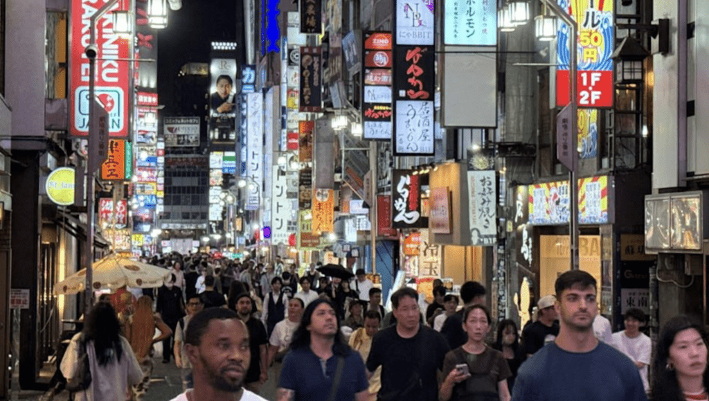 研究機構的病毒基因分析亦令人關注。日本國立健康危機管理研究所檢視9月以來患者樣本,發現13個樣本中有12個屬於H3病毒的新變異株「K亞分支」,顯示該新變種或已在社區廣泛傳播。路透社 研究機構的病毒基因分析亦令人關注。日本國立健康危機管理研究所檢視9月以來患者樣本,發現13個樣本中有12個屬於H3病毒的新變異株「K亞分支」,顯示該新變種或已在社區廣泛傳播。路透社