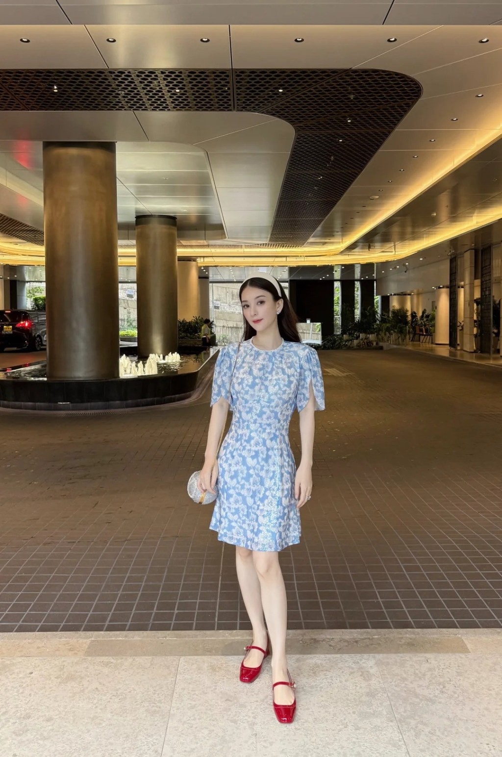 方媛正面未見孕肚。 方媛正面未見孕肚。