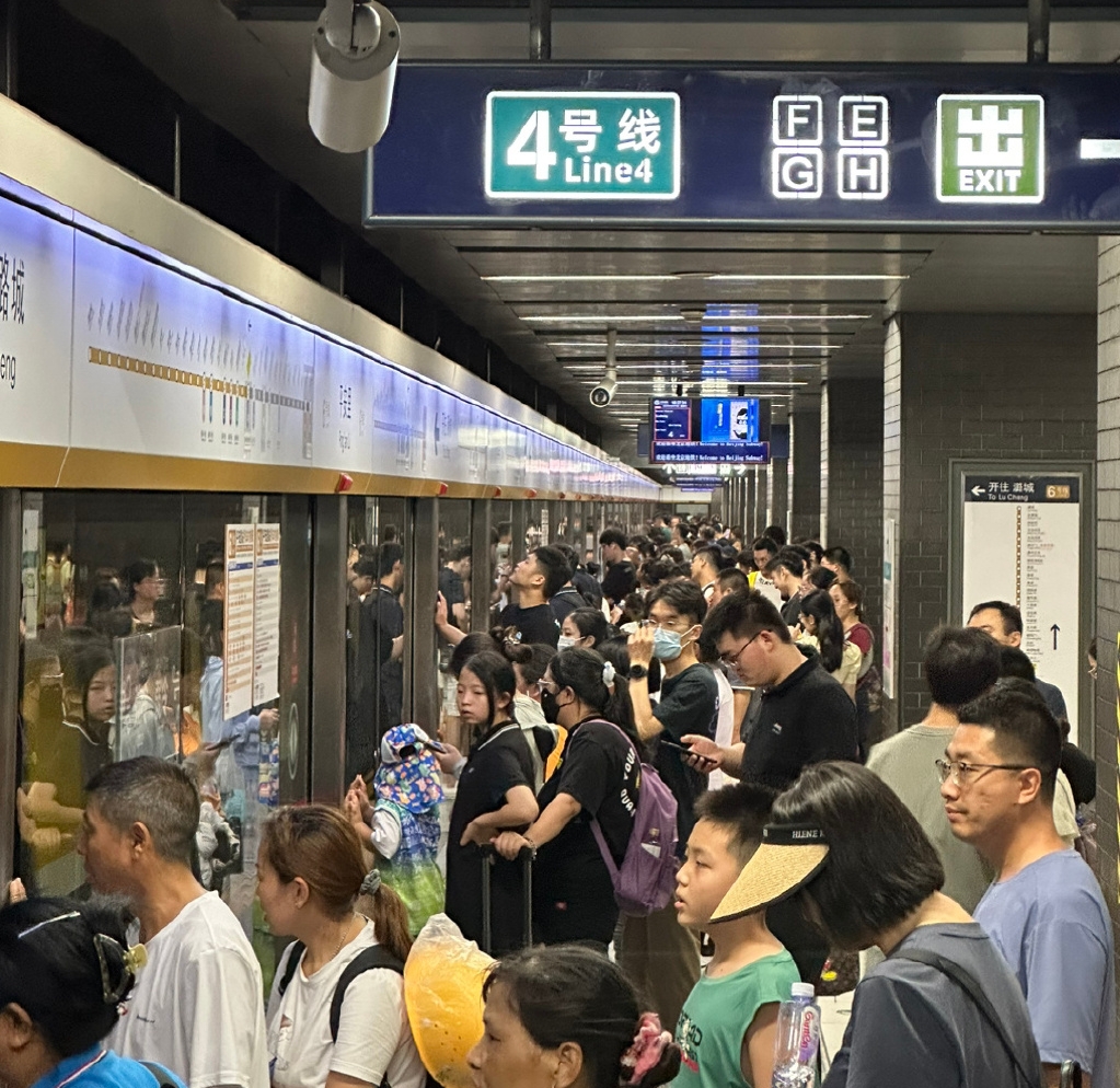 北京地鐵客流量較大。