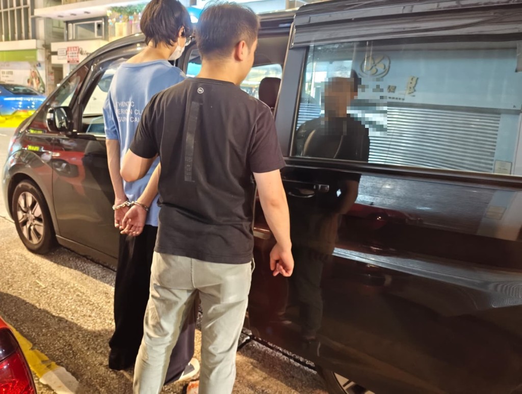 行動中警方共偵破16宗毒品相關案件,拘捕19名男女。 行動中警方共偵破16宗毒品相關案件,拘捕19名男女。