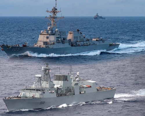 美軍的杜威號（上）與加拿大的溫尼伯號（下）一同現身台海。資料圖片