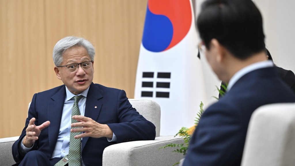 李在明(右)與黃仁勳(左)對談。 美聯社 李在明(右)與黃仁勳(左)對談。 美聯社