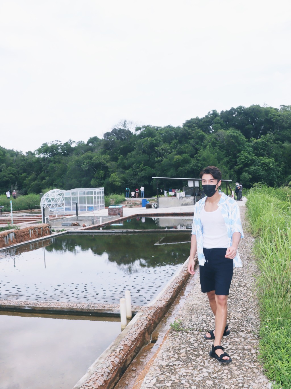 搭15分鐘船入到鹽田梓,島上遍佈藝術作品,Karl就帶大家逐個Check point去打卡!