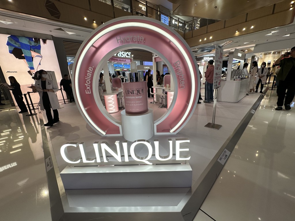 Clinique Pop Up Store 粉紅爆水保濕站限定店即日至8月6日登陸尖沙咀K11 Art Mal地下中庭。 Clinique Pop Up Store 粉紅爆水保濕站限定店即日至8月6日登陸尖沙咀K11 Art Mal地下中庭。