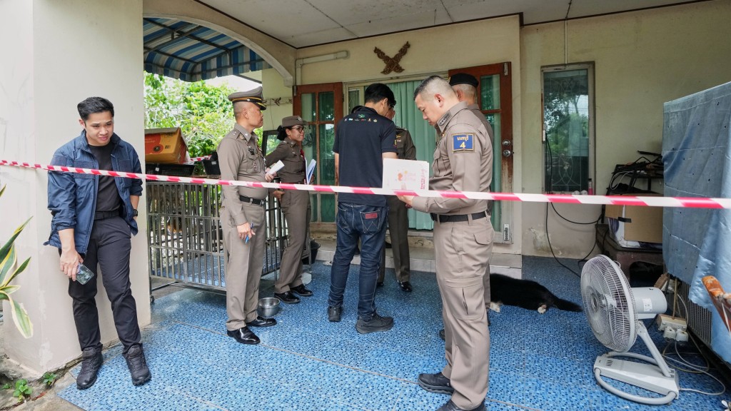 警方搜查槍手住處才發現其祖父母也死亡。 美聯社