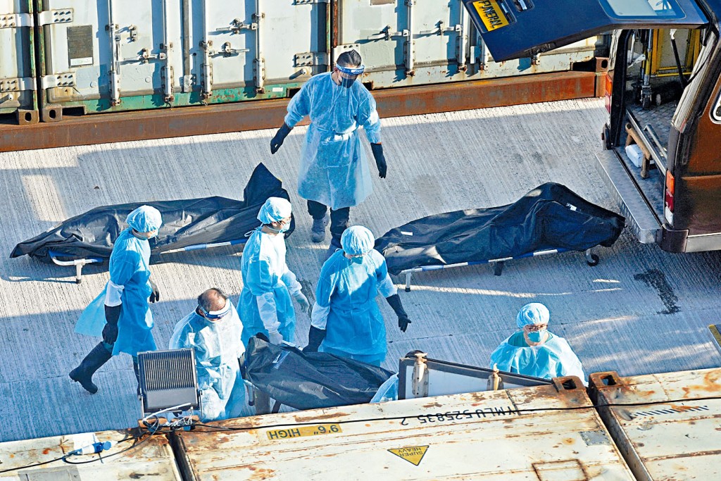 衞生署資料顯示,疫情高峰期的三月份,因新冠疫情死亡的人數達六千九百二十九人。