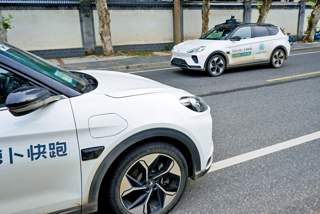 已於多地試驗無人駕駛汽車的百度，早前獲本港運輸署批出本地首個自動駕駛車輛先導牌照。