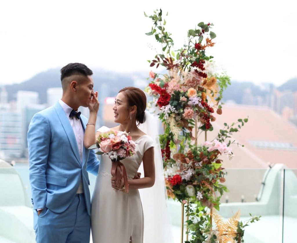 梁冠聰(左)今日迎娶電視台女主持郭海𣿭。梁冠聰提供圖片