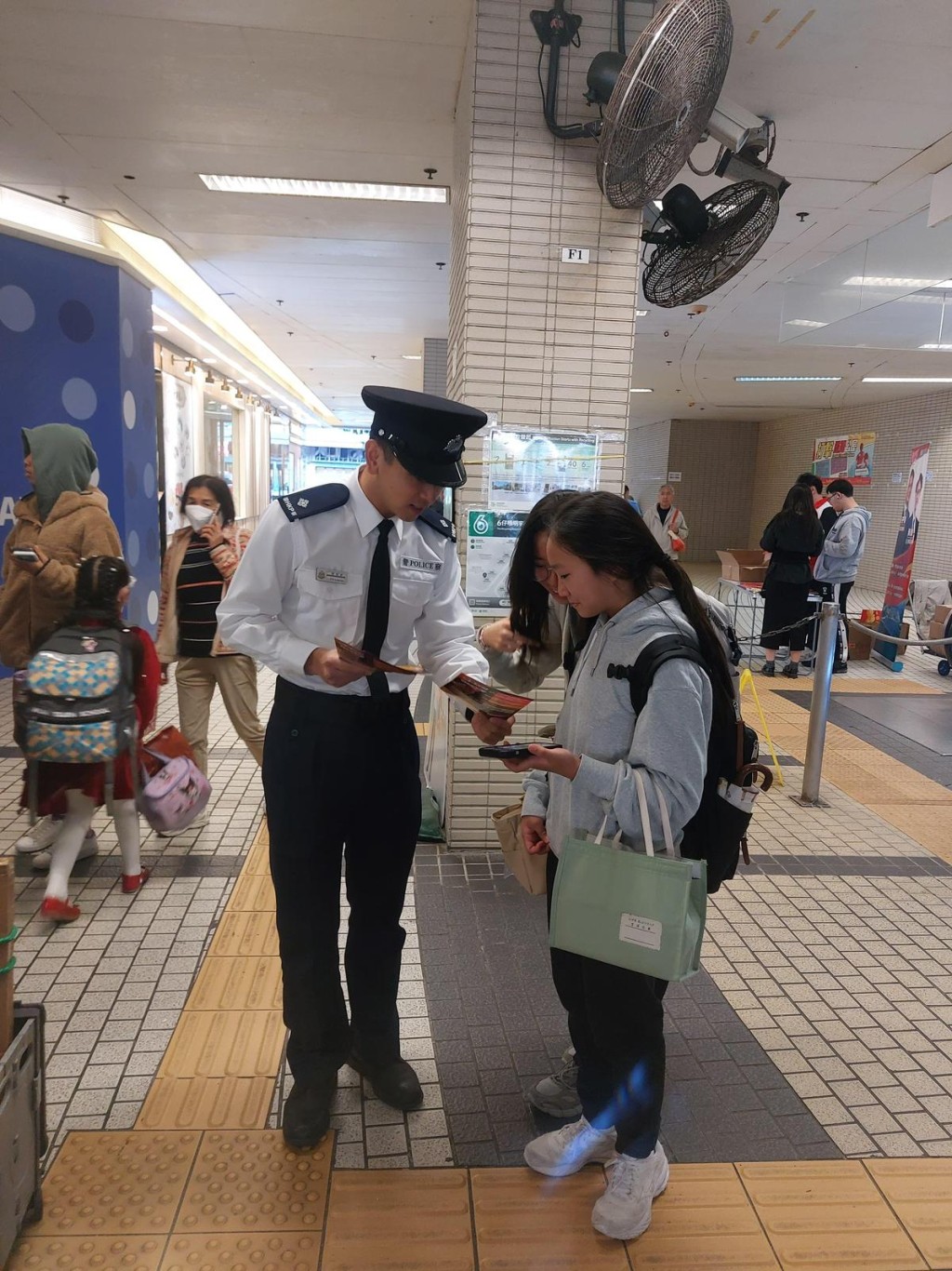 將軍澳警區希望透過多管齊下的教育及執法行動，加強社區對太空油毒品的認識。