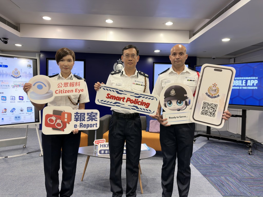 警務處副處長(管理)陳俊燊(中)、助理處長(資訊系統)關翠貞(左)及資訊系統部數碼警政服務科高級警司莫俊傑。 警務處副處長(管理)陳俊燊(中)、助理處長(資訊系統)關翠貞(左)及資訊系統部數碼警政服務科高級警司莫俊傑。