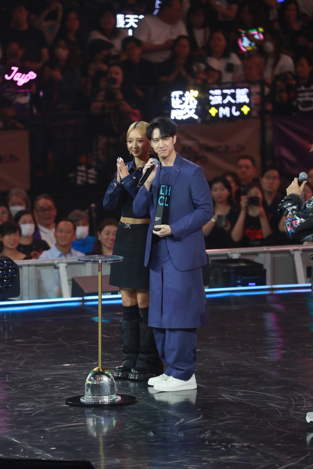 冯允谦未能获得唱作歌手奖，他笑言竞争太大。