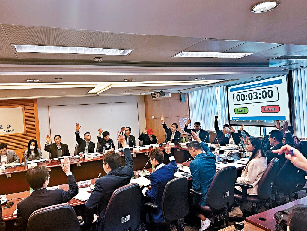 離島區議會亦召開首次會議，計劃在區內打造3個「打卡位」。