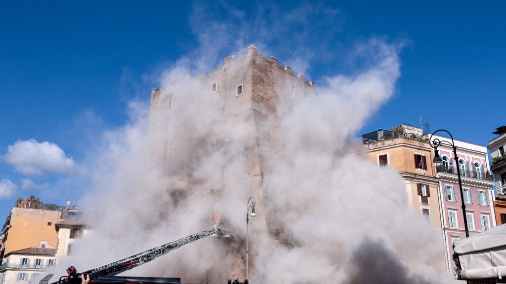 羅馬中世紀「孔蒂塔」部分坍塌。 路透社