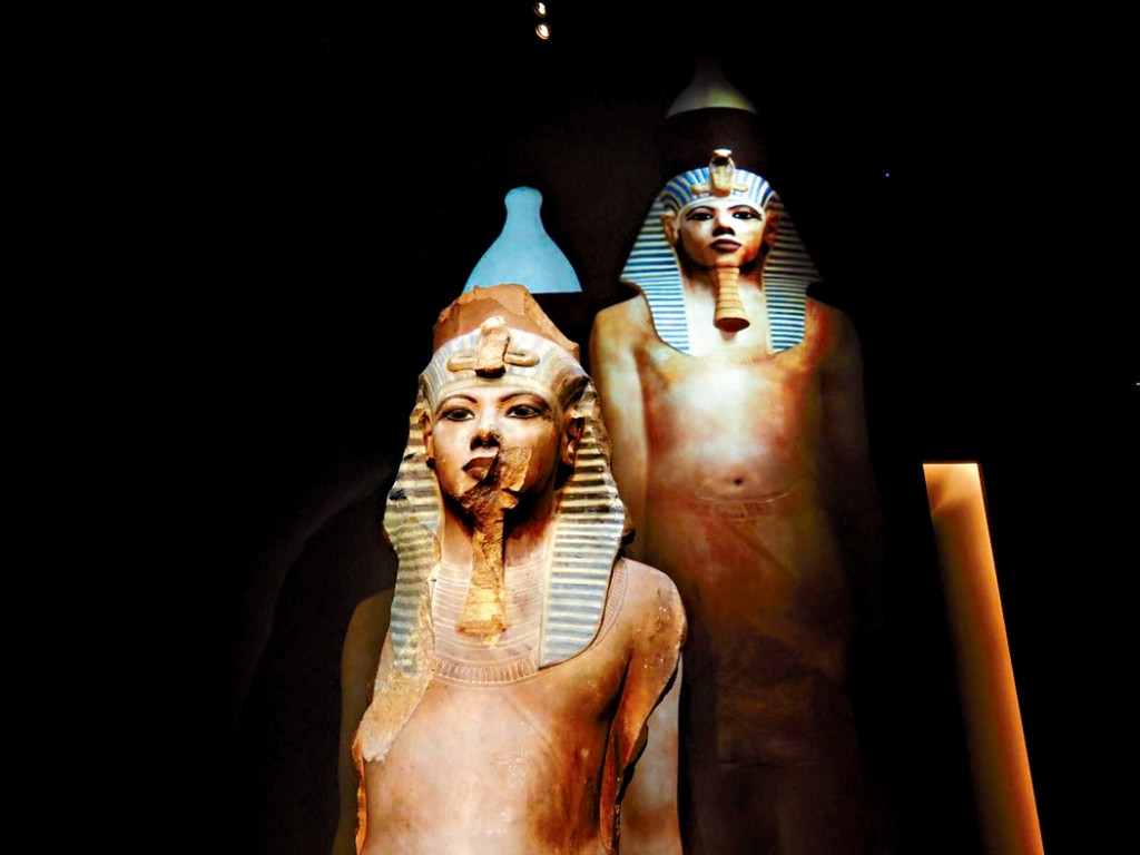 故宫馆运用光雕投影技术，还原图坦卡门巨像原貌。