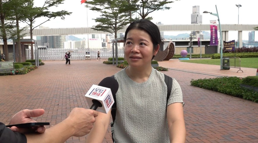 鄺女士指僅短時間看到熱氣球感到可惜。 鄺女士指僅短時間看到熱氣球感到可惜。