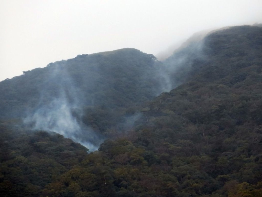 陽明山居民發現,在七星山東南麓冒出白煙。當地居民圖片