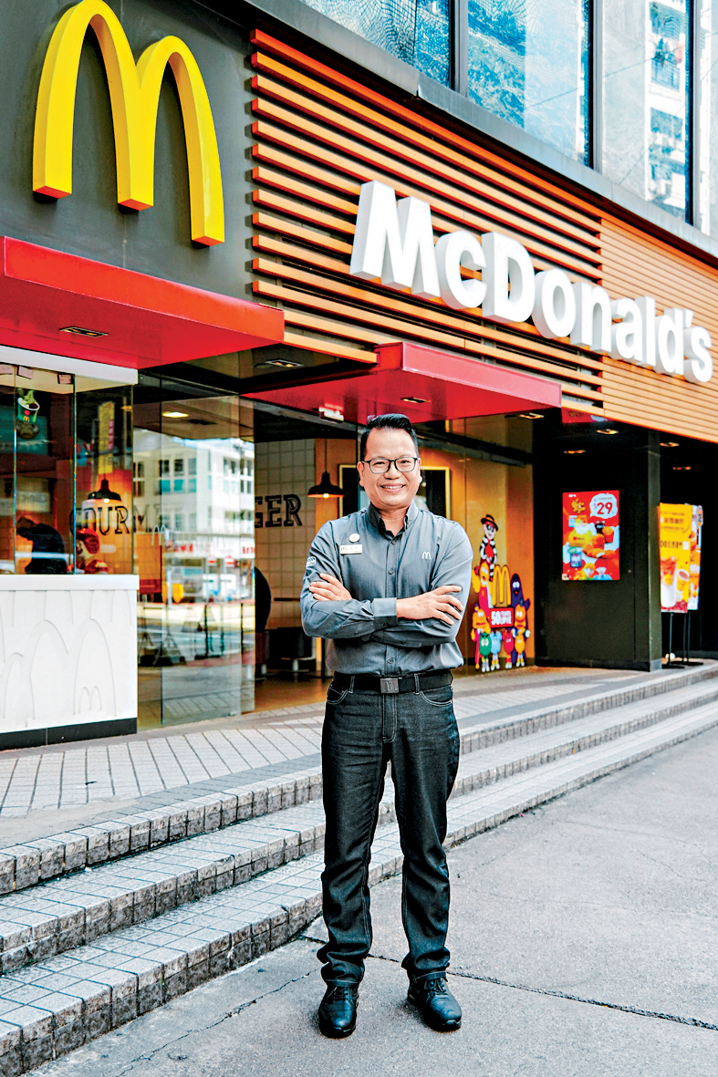 由兼職做到餐廳主管，香港麥當勞康澤花園分店餐廳總經理陳煥輝多年來見證公司與顧客的成長。
