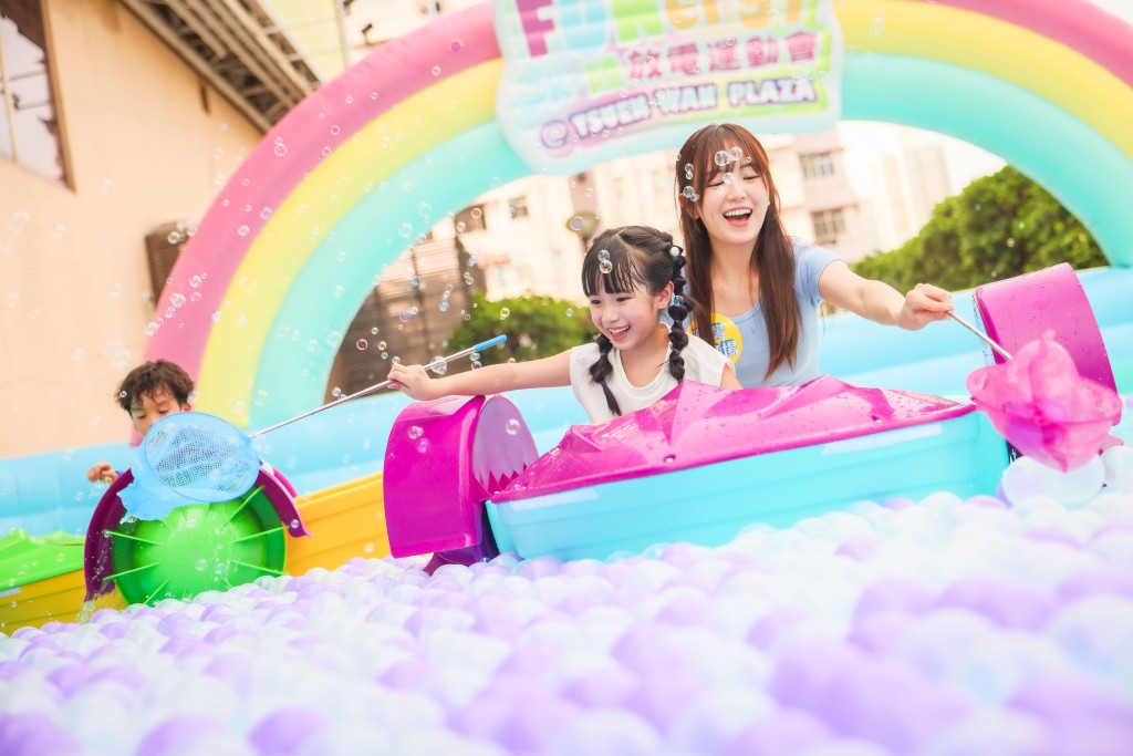 親子同樂水上單車樂園(圖片來源:荃灣廣場) 親子同樂水上單車樂園(圖片來源:荃灣廣場)