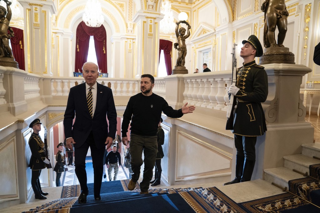 拜登造訪烏克蘭總統府。 美聯社