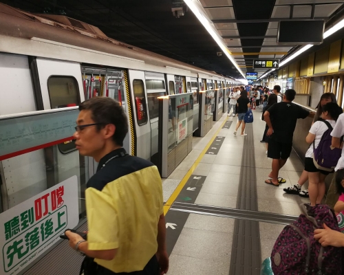 在葵興站,乘客不能到尾站荃灣,有廣播需要乘客落車。
