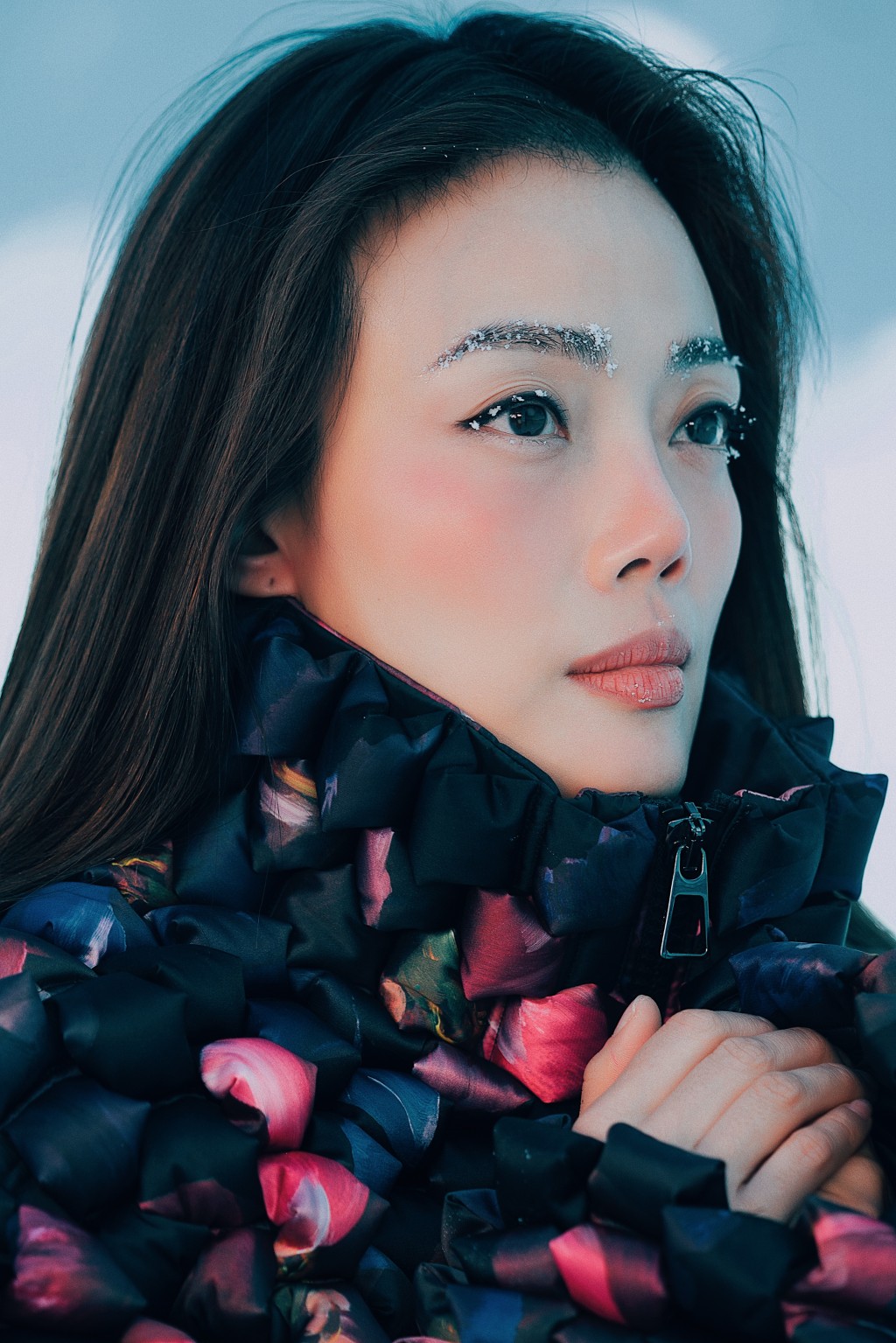 出道22周年乘势出新歌《不配》。