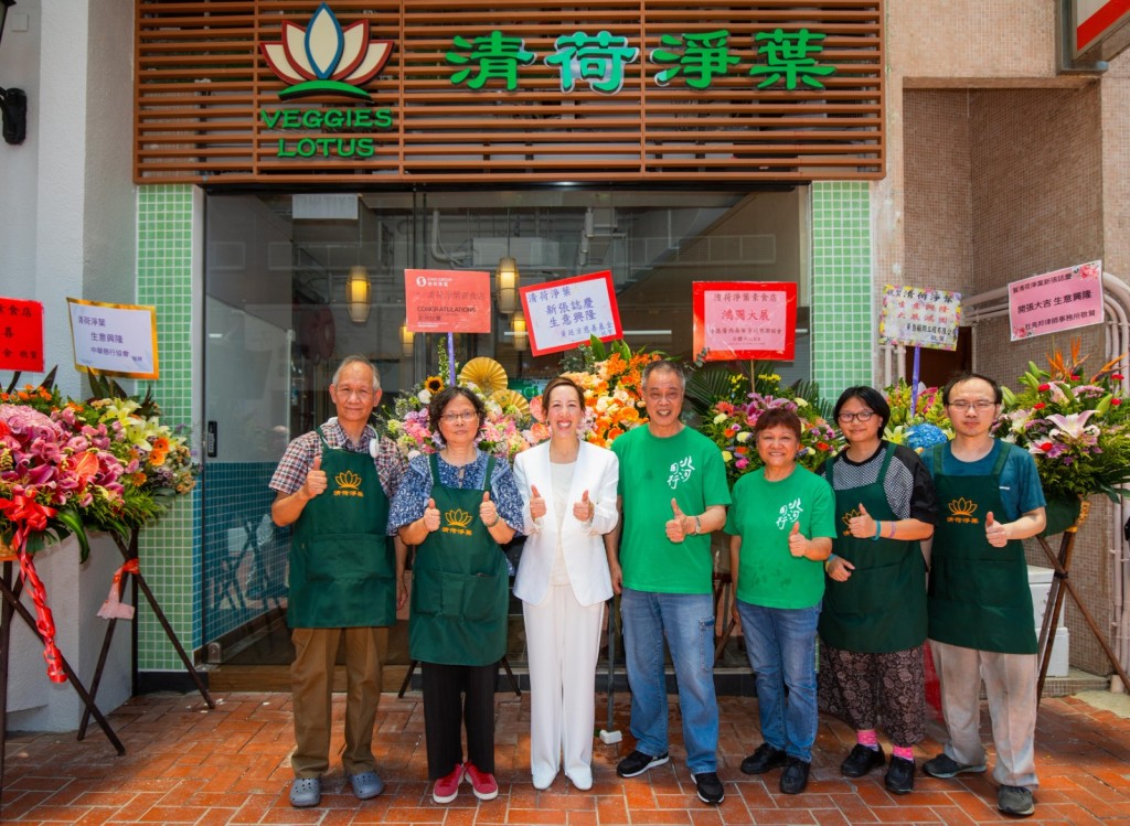 明哥希望香港更多地区都有像深水埗北河同行的社区饭堂，关怀更多有需要的人。信和提供图片