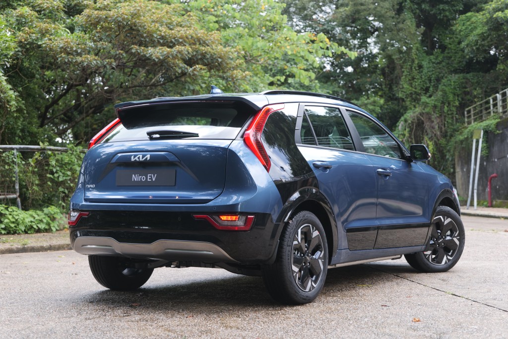 ●新一代Niro EV建基於集團第三代汽油車K平台,雙色車身是特色焦點。 ●新一代Niro EV建基於集團第三代汽油車K平台,雙色車身是特色焦點。