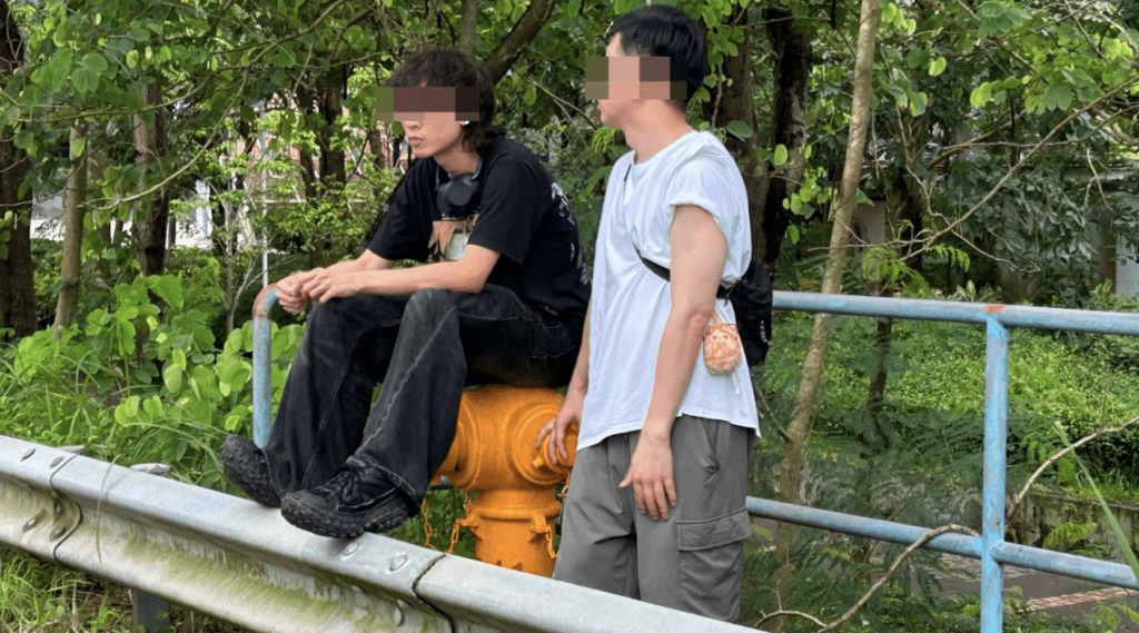 的士和七人車上的兩名乘客無受傷。蔡楚輝攝 的士和七人車上的兩名乘客無受傷。蔡楚輝攝