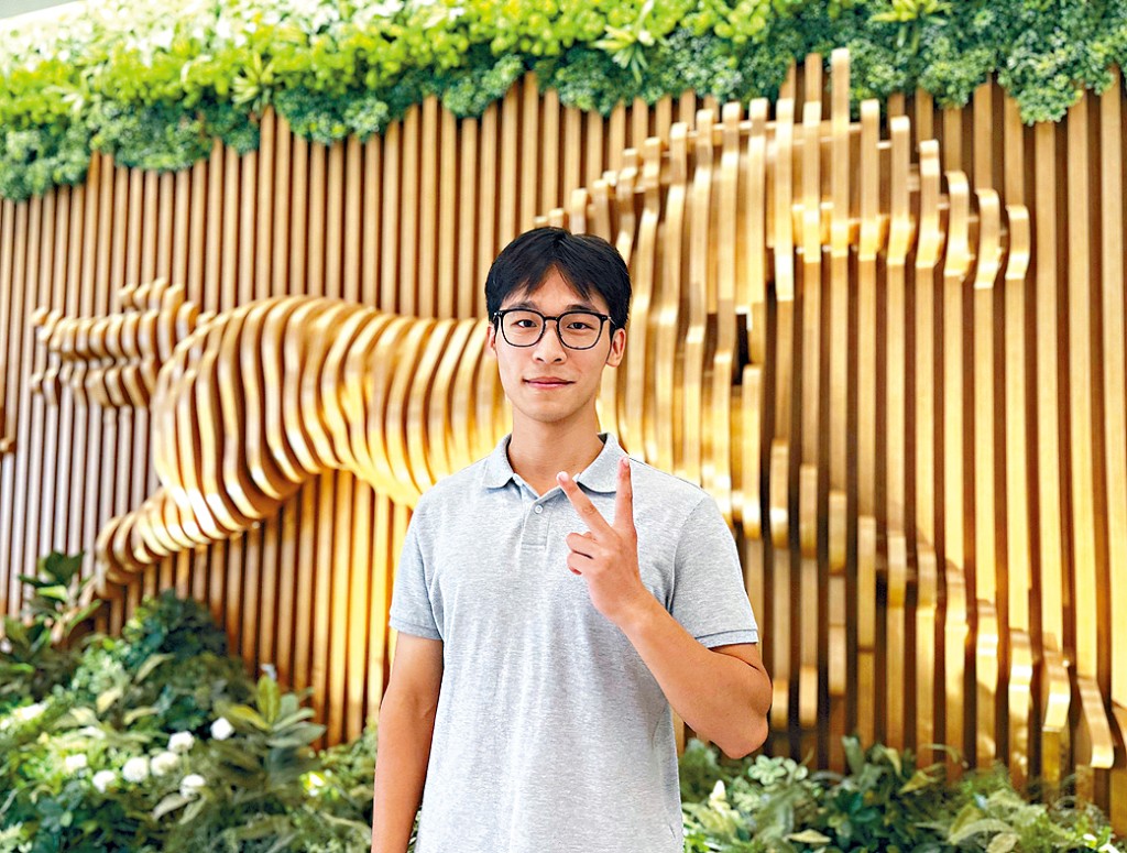 王先生將觀賞賽馬視為最重要行程。