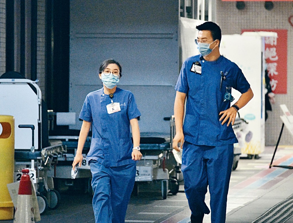 在新冠肺炎疫情嚴峻期間，醫護人員都默默地為市民健康盡力工作。