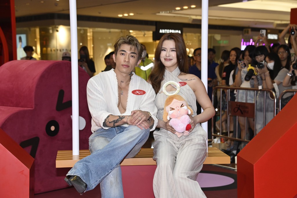 Christy歡迎準新人在網上問她辦婚禮意見。