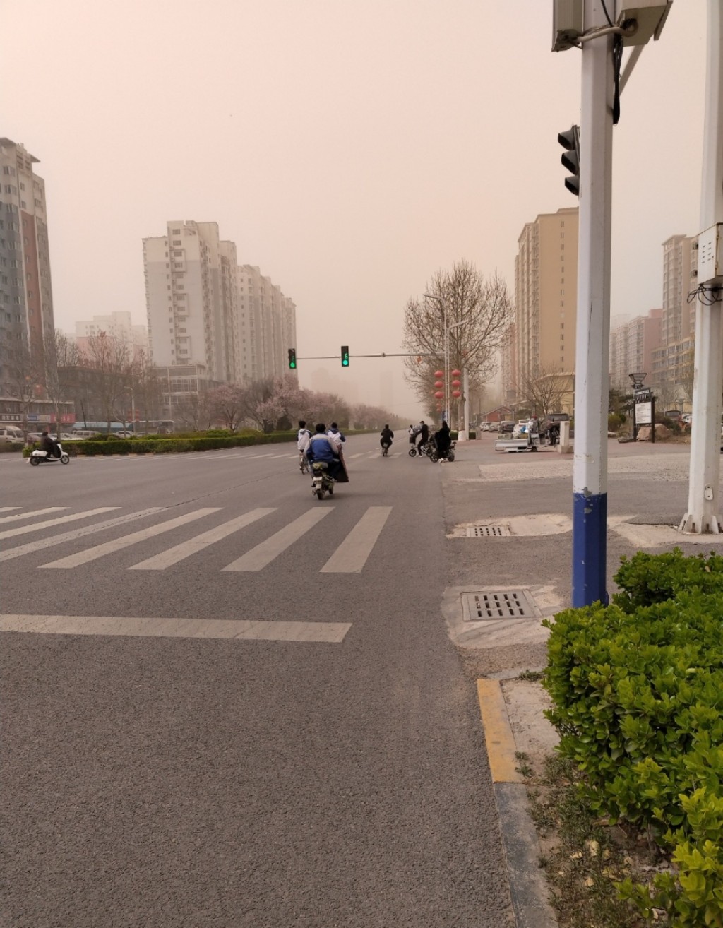 北京今早受沙尘天气影响。网图