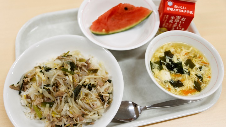 通脹升溫下，日本的學校為準備午餐而大為頭痛。路透社圖片