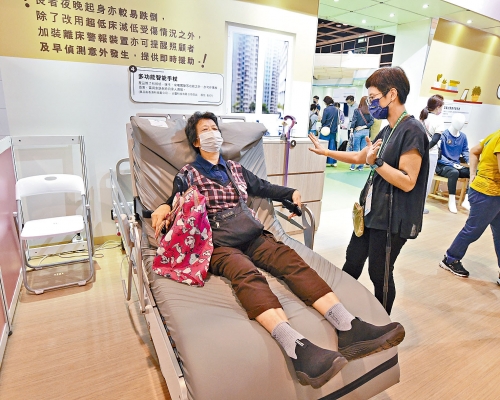 ■有參展商研發出雷達偵測離牀裝置，主要應用於院舍、醫院內需要特別照顧的病人，日後或考慮引入獨居長者家中。