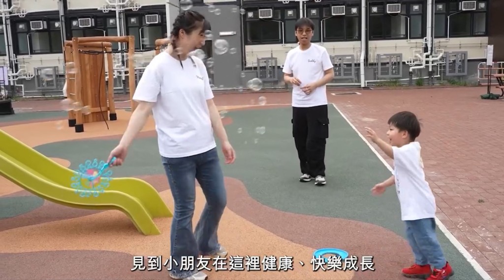 有居民表示，入住後鄰里關係融洽，生活變得輕鬆自在，最感欣慰的是能看著小朋友在健康、快樂的環境中成長。