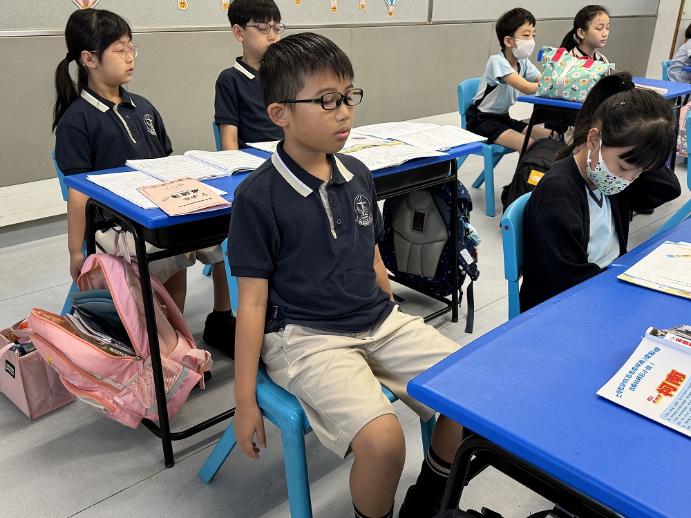 学生在评测前作呼吸练习,有助放松心情。(图片来源:受访学校提供) 学生在评测前作呼吸练习,有助放松心情。(图片来源:受访学校提供)